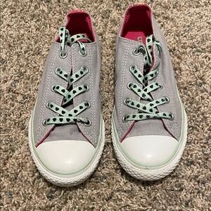 LIKE NEW! GIRLS CONVERSE SNEAKERS